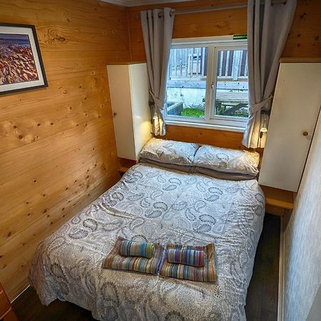 Caswell Beach Chalet 70 Located In Gower Peninsula Swansea Exterior photo
