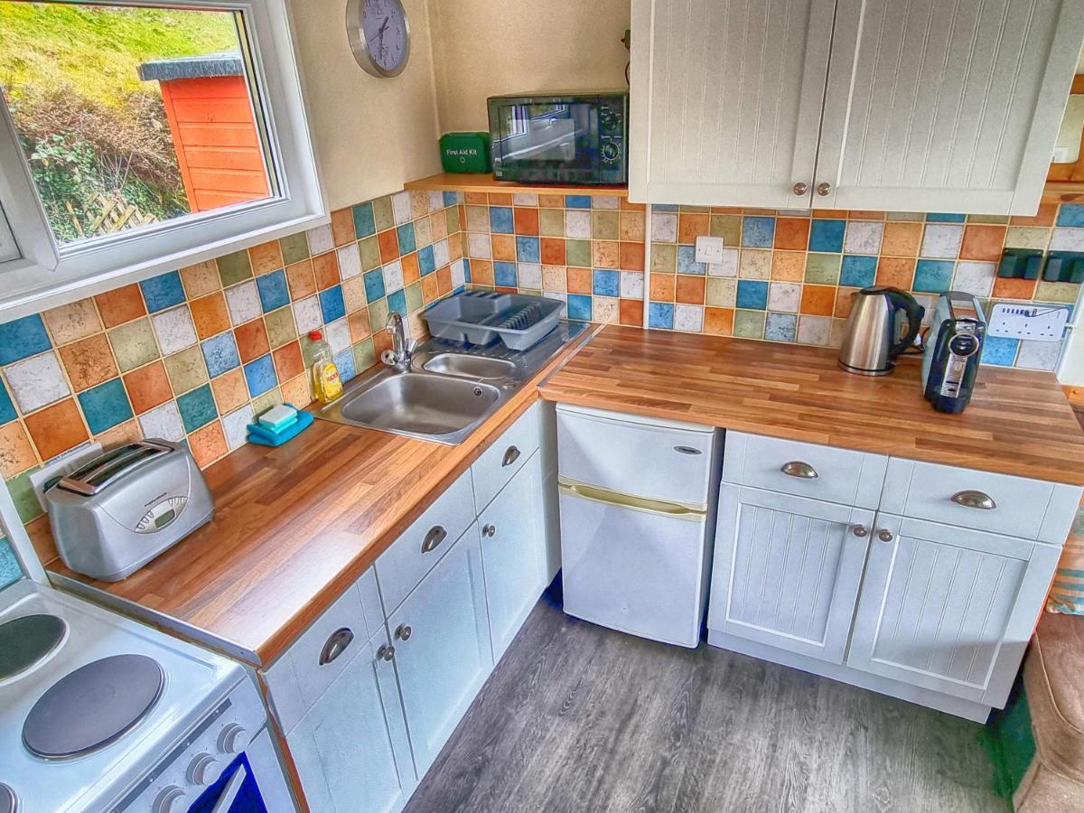 Caswell Beach Chalet 70 Located In Gower Peninsula Swansea Exterior photo