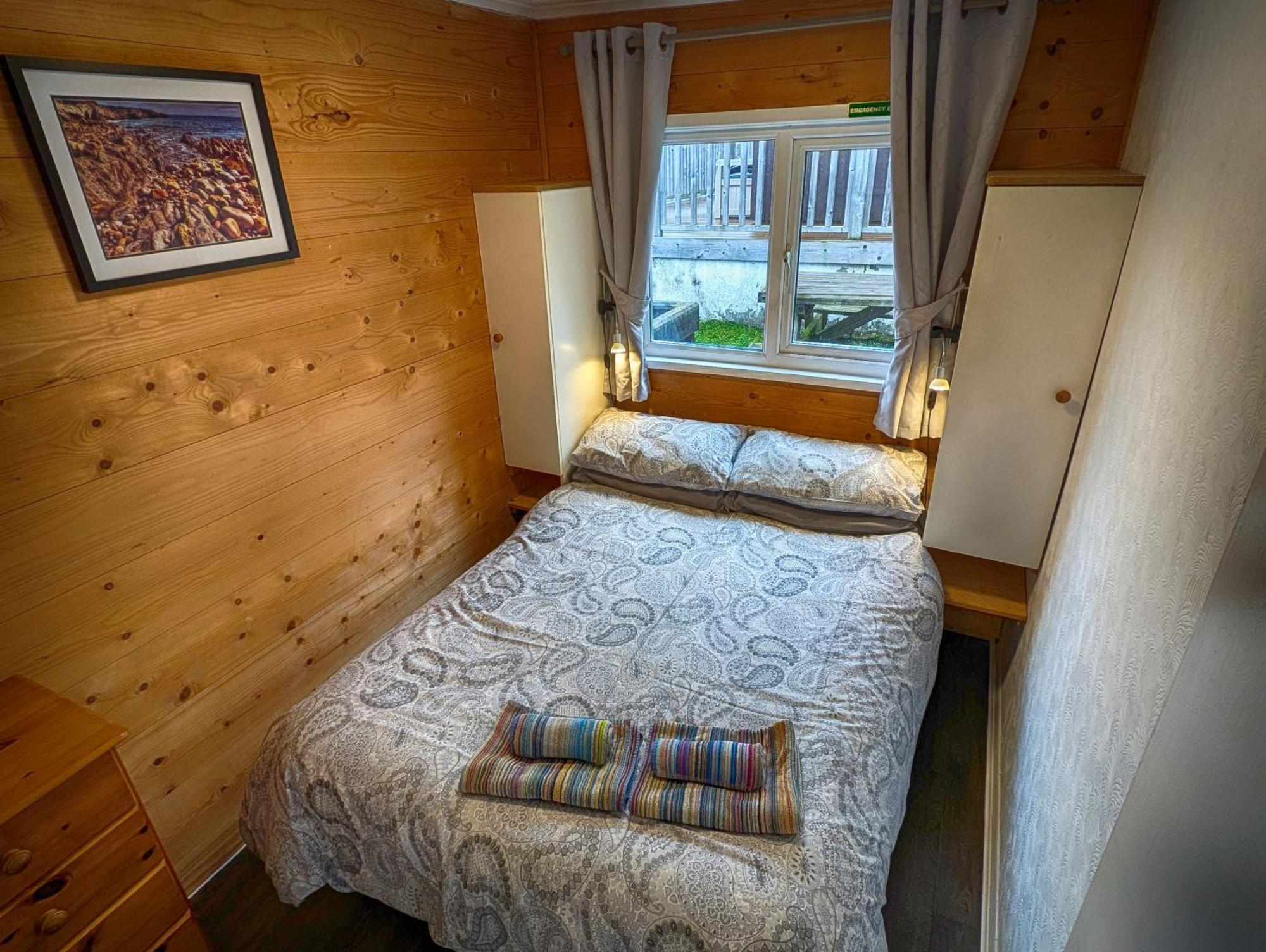 Caswell Beach Chalet 70 Located In Gower Peninsula Swansea Exterior photo